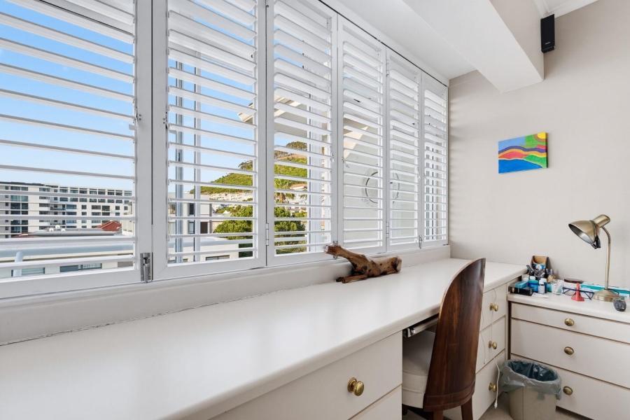 2 Bedroom Property for Sale in Sea Point Western Cape
